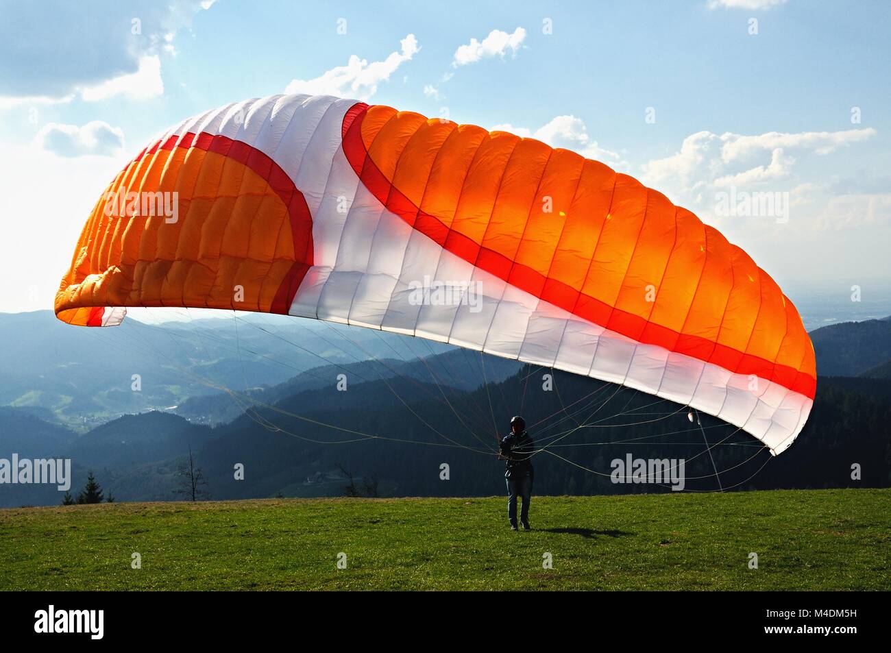 Paraglider at the start hires stock photography and images Alamy