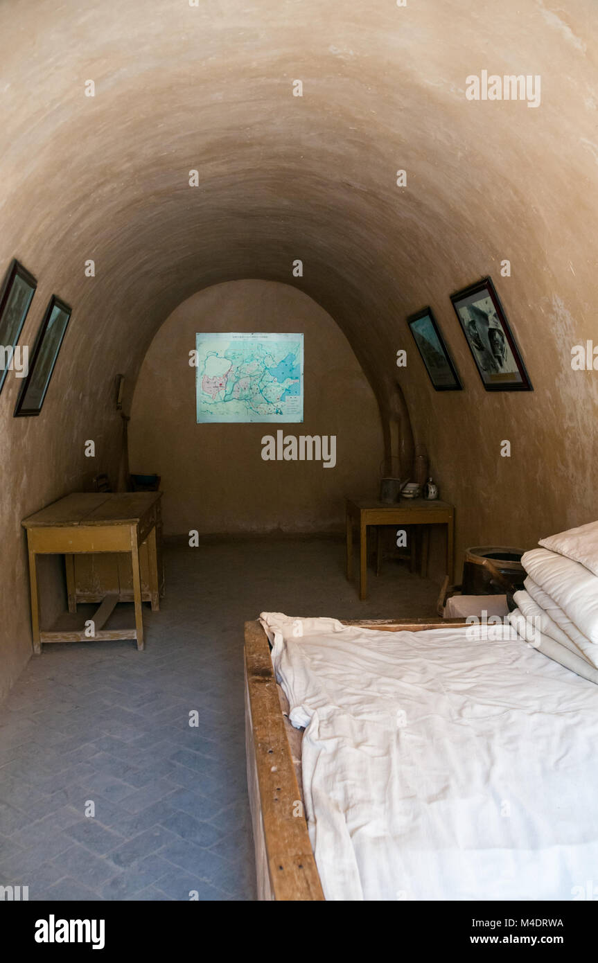 Cave that was home to Zhu De a general in the PLA from May 1940 to March 1941 at the Yangjialing site in Yan’an, Shaanxi Province, China. Stock Photo