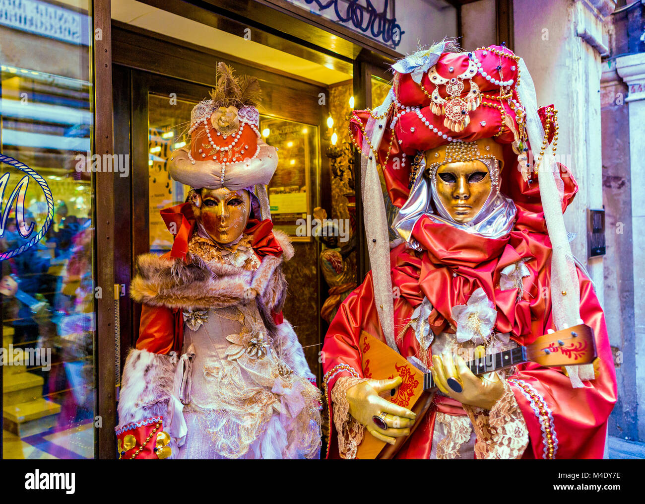 Revellers in costume at Venice Carnival Stock Photo - Alamy