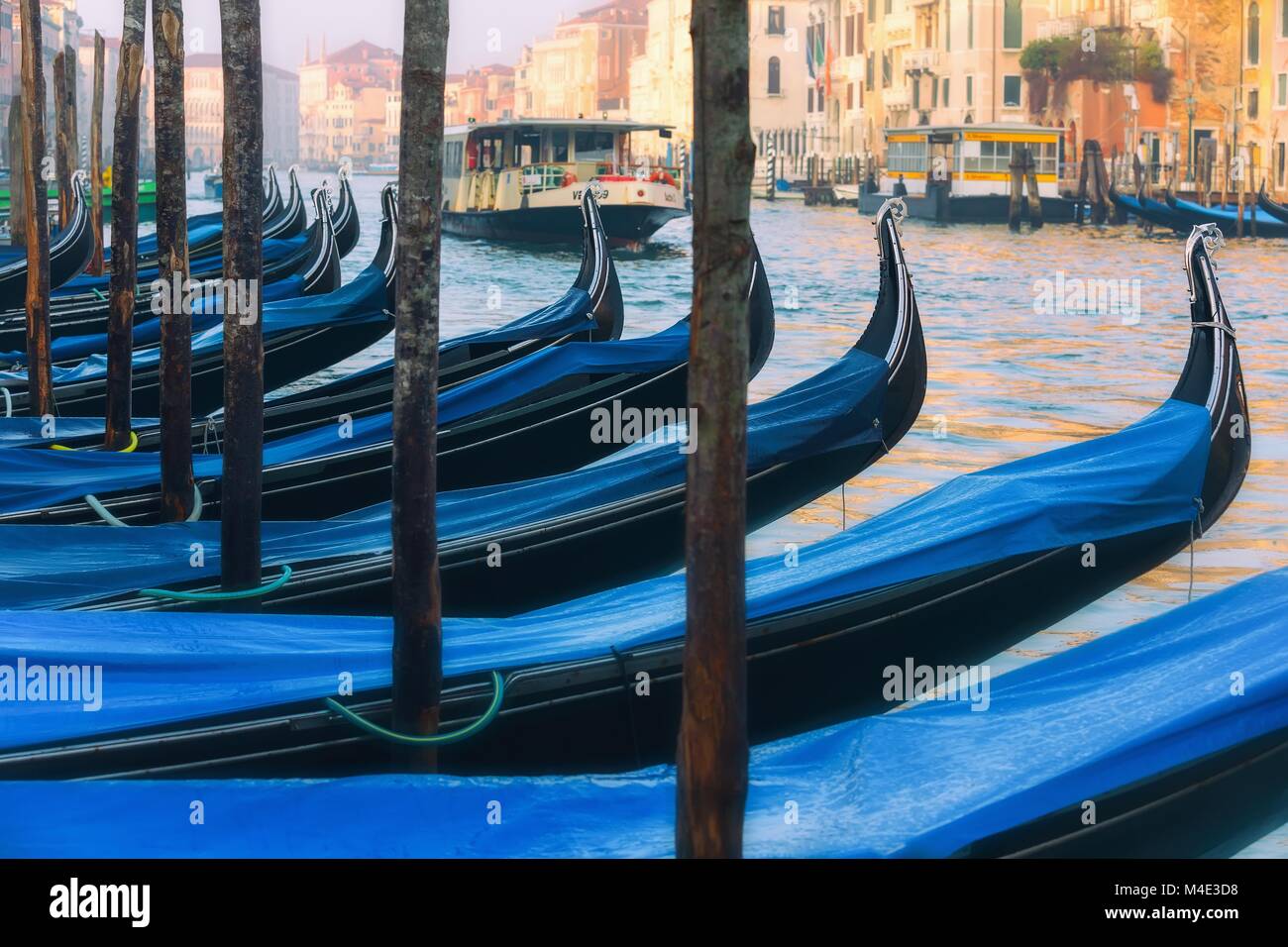 Tourism venice gondolas channel hi-res stock photography and images - Alamy