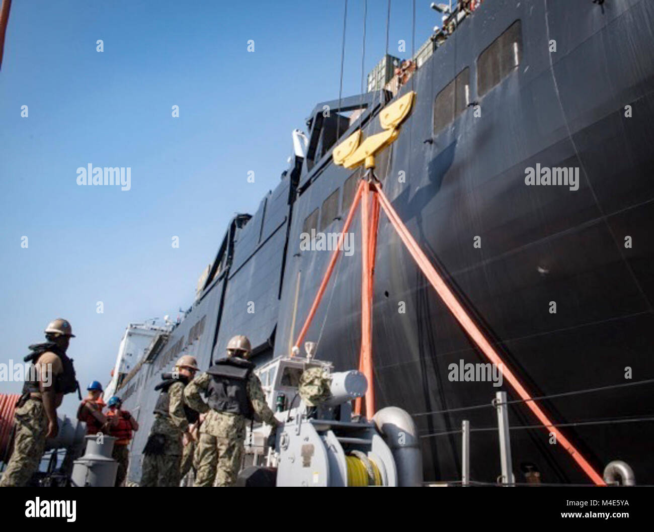 FUJAIRAH, United Arab Emirates (Jan. 18, 2018) U.S. Navy Sailors ...