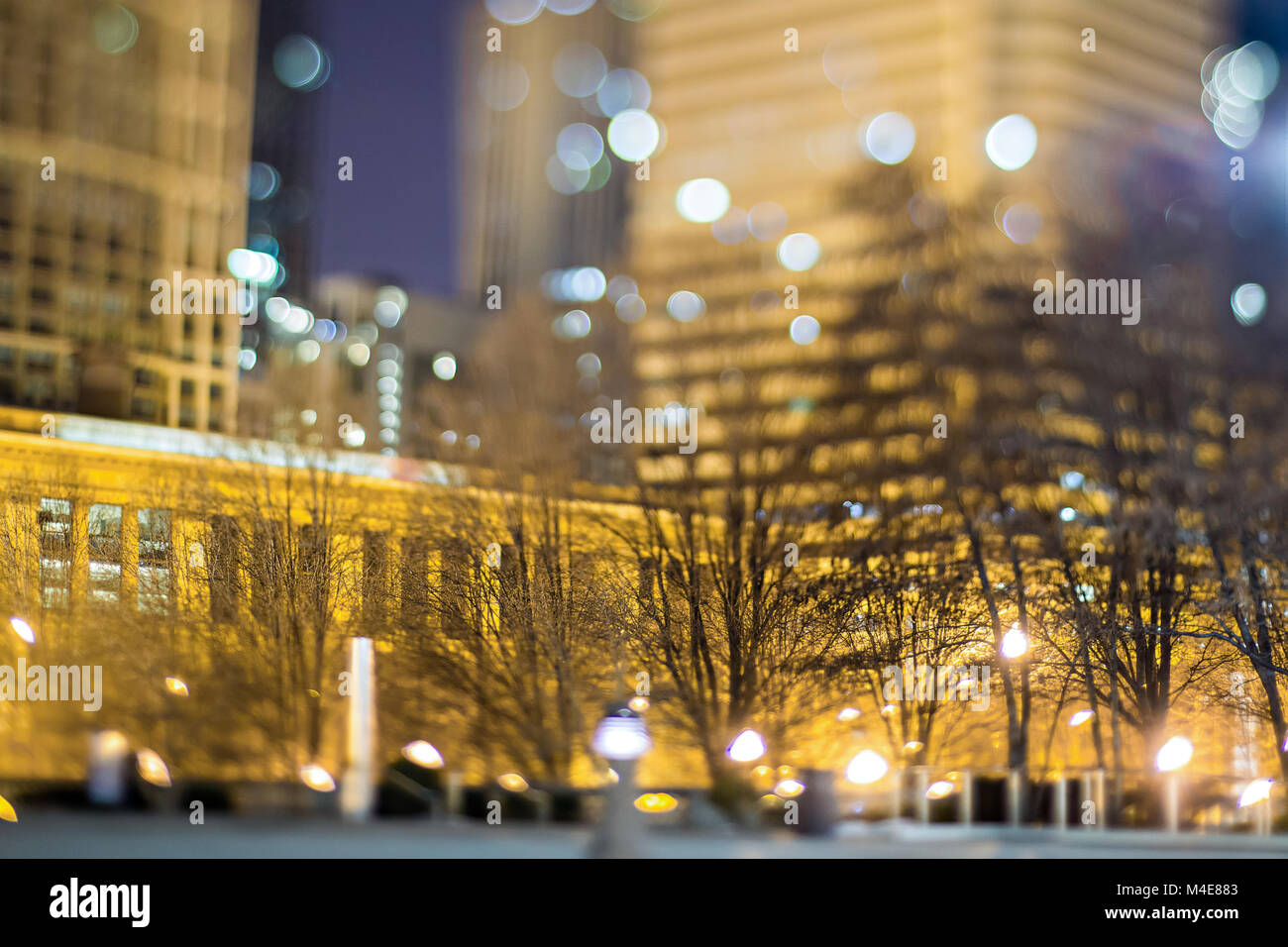Chicago railroad at night hi-res stock photography and images - Alamy
