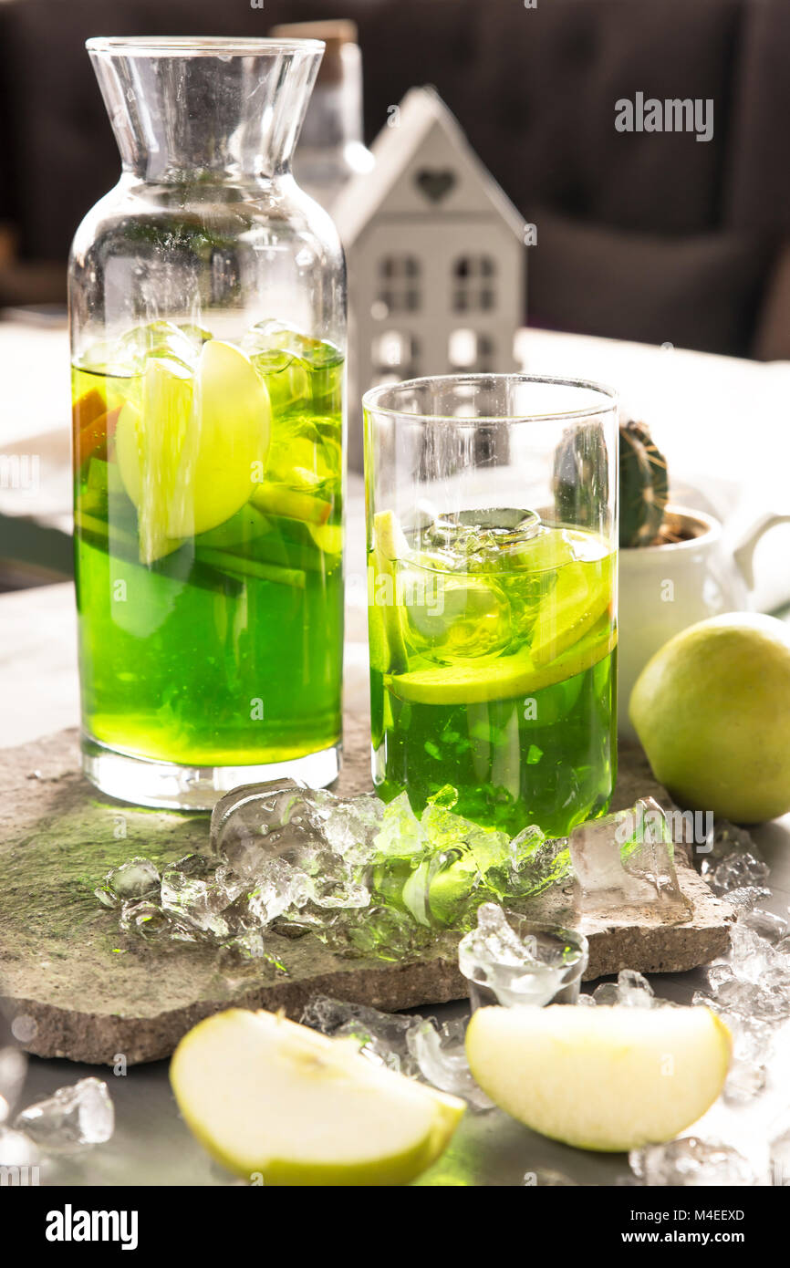 Apple and mint lemonade Stock Photo Alamy