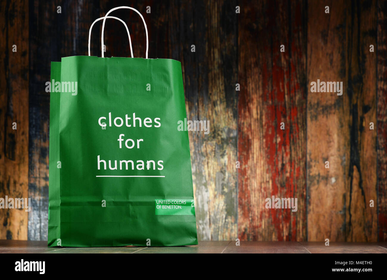 Paper shopping bag of Benetton Stock Photo - Alamy