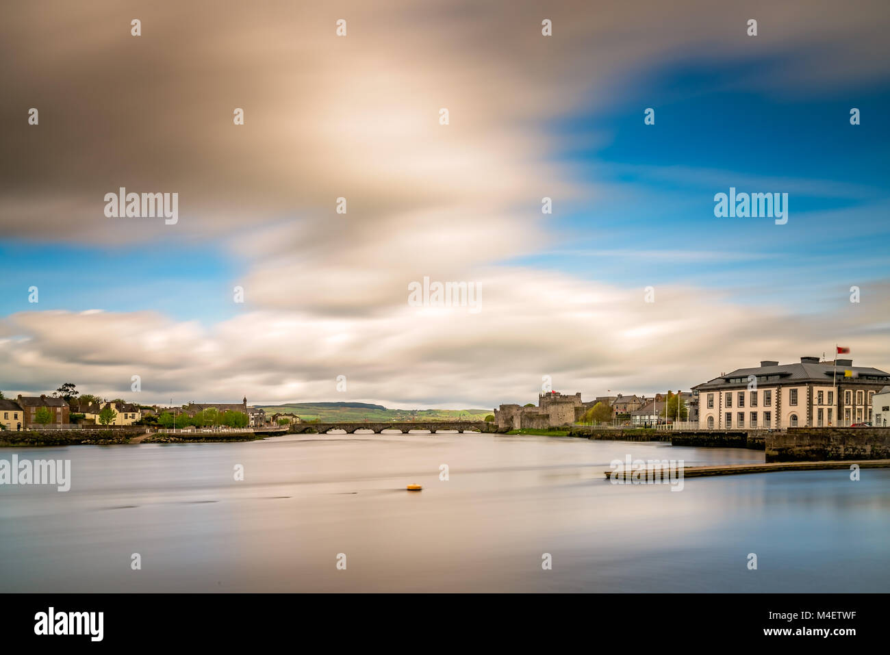 Shannon river and the King Johns Castle Stock Photo Alamy