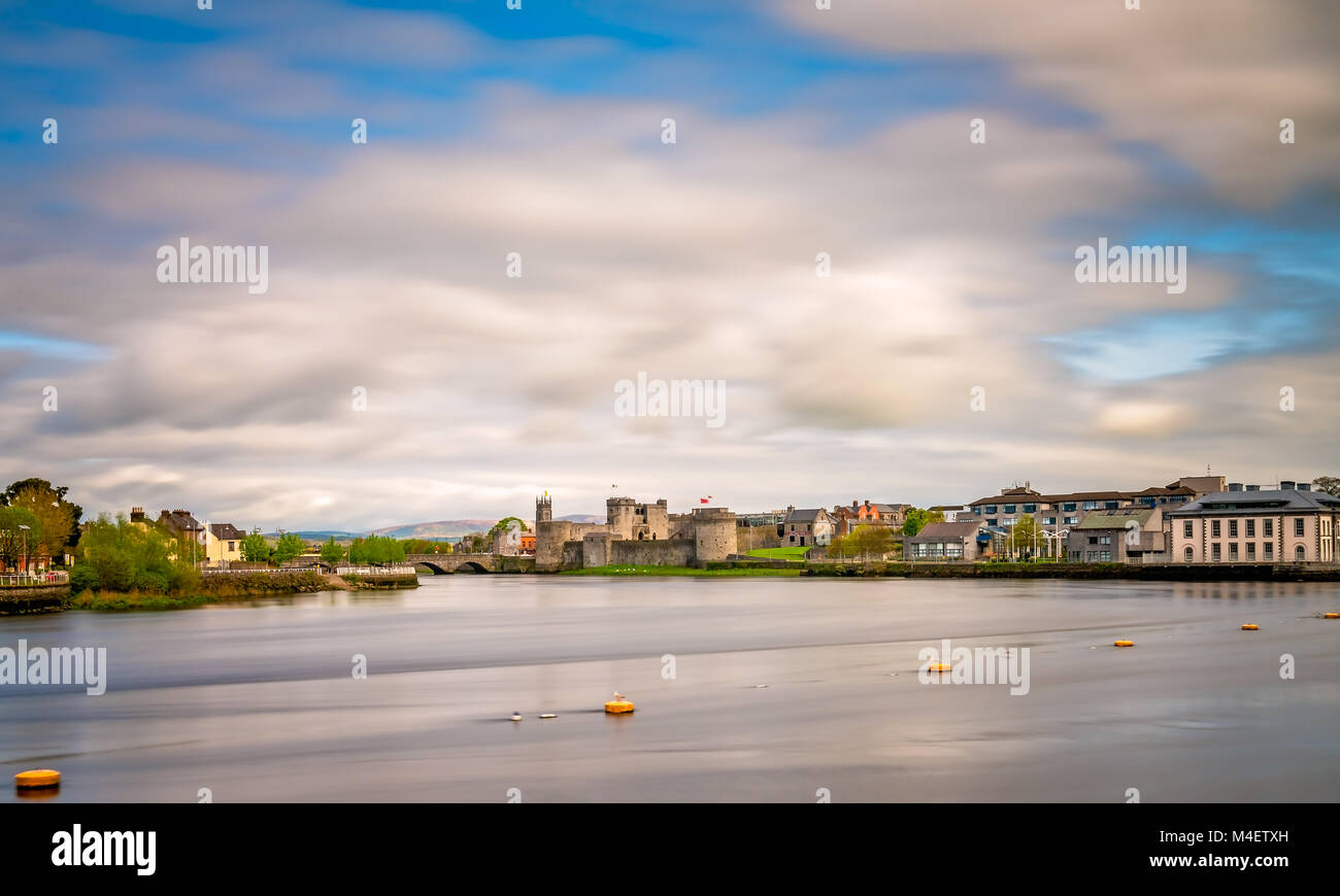 Shannon river and the King Johns Castle Stock Photo Alamy