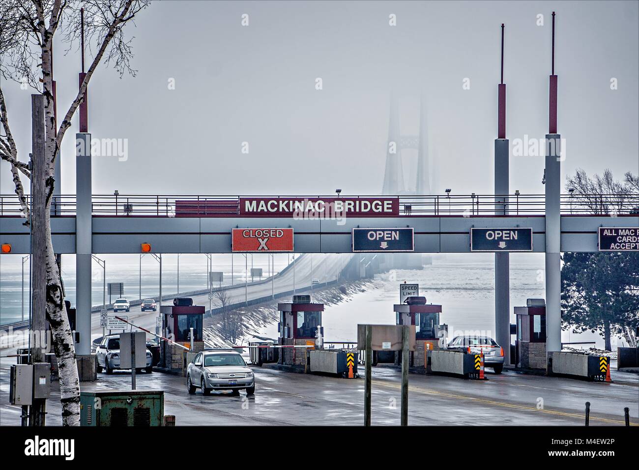 Toll lanes hi-res stock photography and images - Alamy