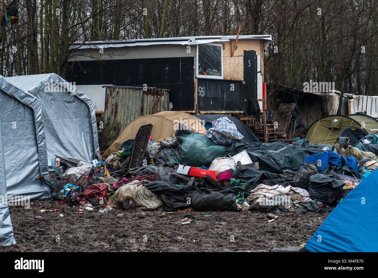 Grande-Synthe, Northern France. 31 January 2016. A General view of the Grande-Synthe refugee camp close to the port of Dunkirk in Northern France. In the camp conditions are grim in part due to thick mud and a lack of basic amenities. Families live in rain soaked tents and huddle around small fires for basic heat. Stock Photo