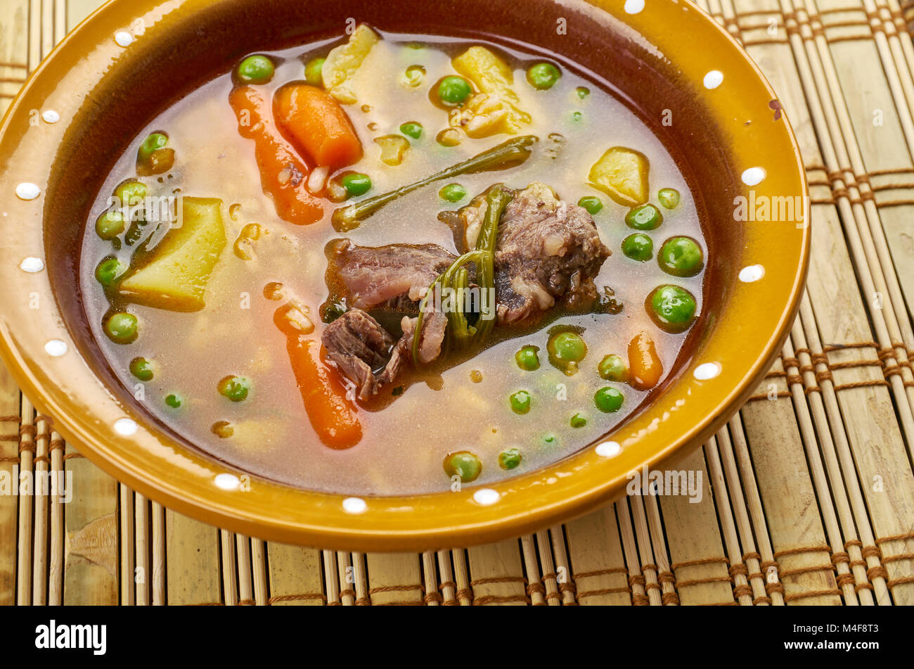 La sopa de arroz colombiana Colombian Rice Soup with Powdered Beef