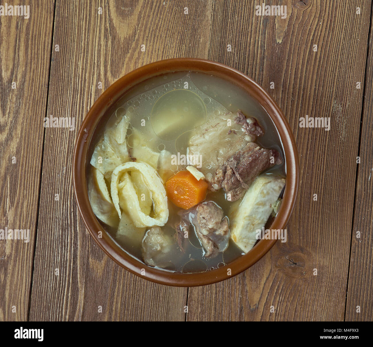 Klassische Wiener Rindsuppe Stock Photo - Alamy