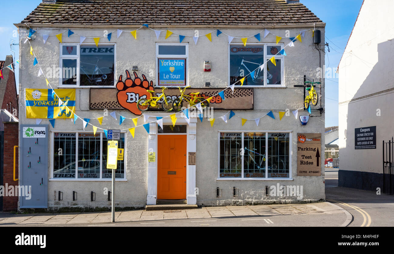 Pickering town decorated for the Tour de Yorkshire Stock Photo