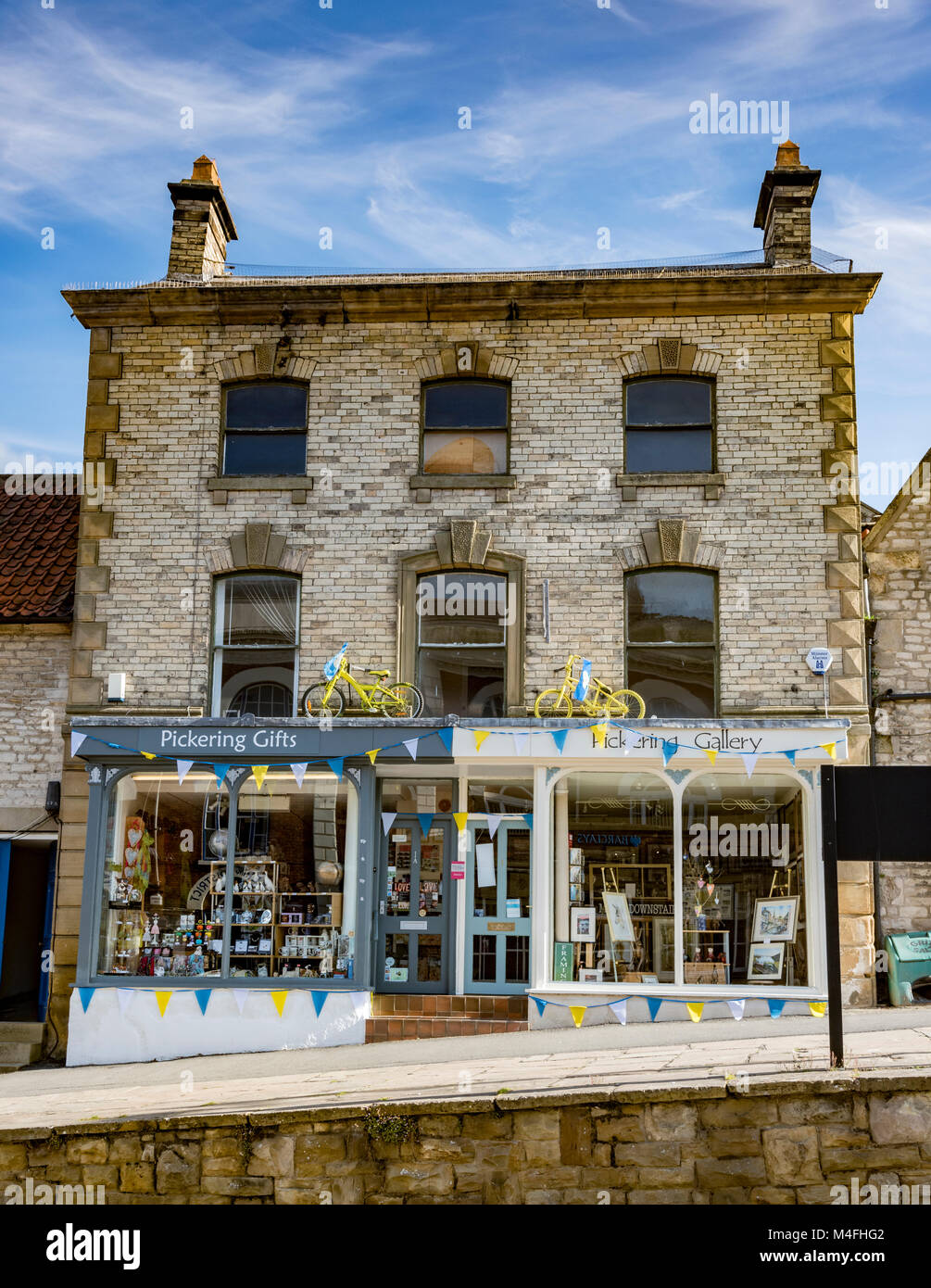 Pickering town decorated for the Tour de Yorkshire Stock Photo