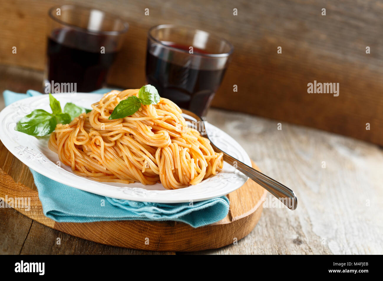 Spaghetti with fresh basil and tomato sauce Stock Photo - Alamy