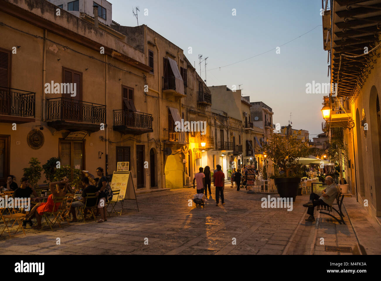 Bar sicily night hi-res stock photography and images - Alamy