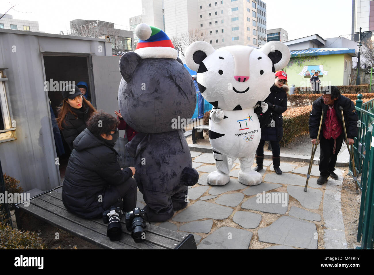 Gangneung, South Korea. 16th Feb, 2018. The olympic mascots Bandabi (L ...