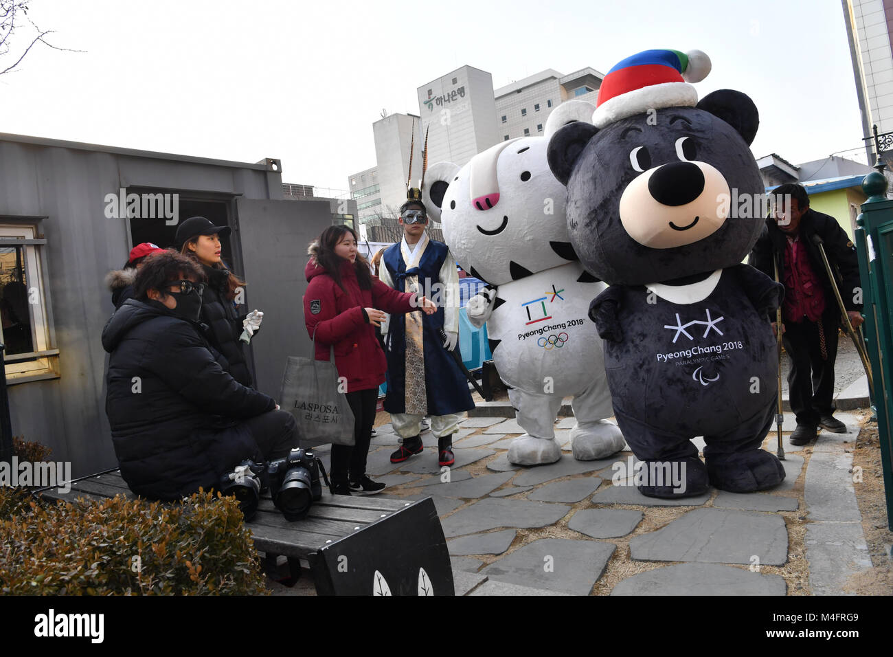 Gangneung, South Korea. 16th Feb, 2018. The olympic mascots Bandabi (R ...
