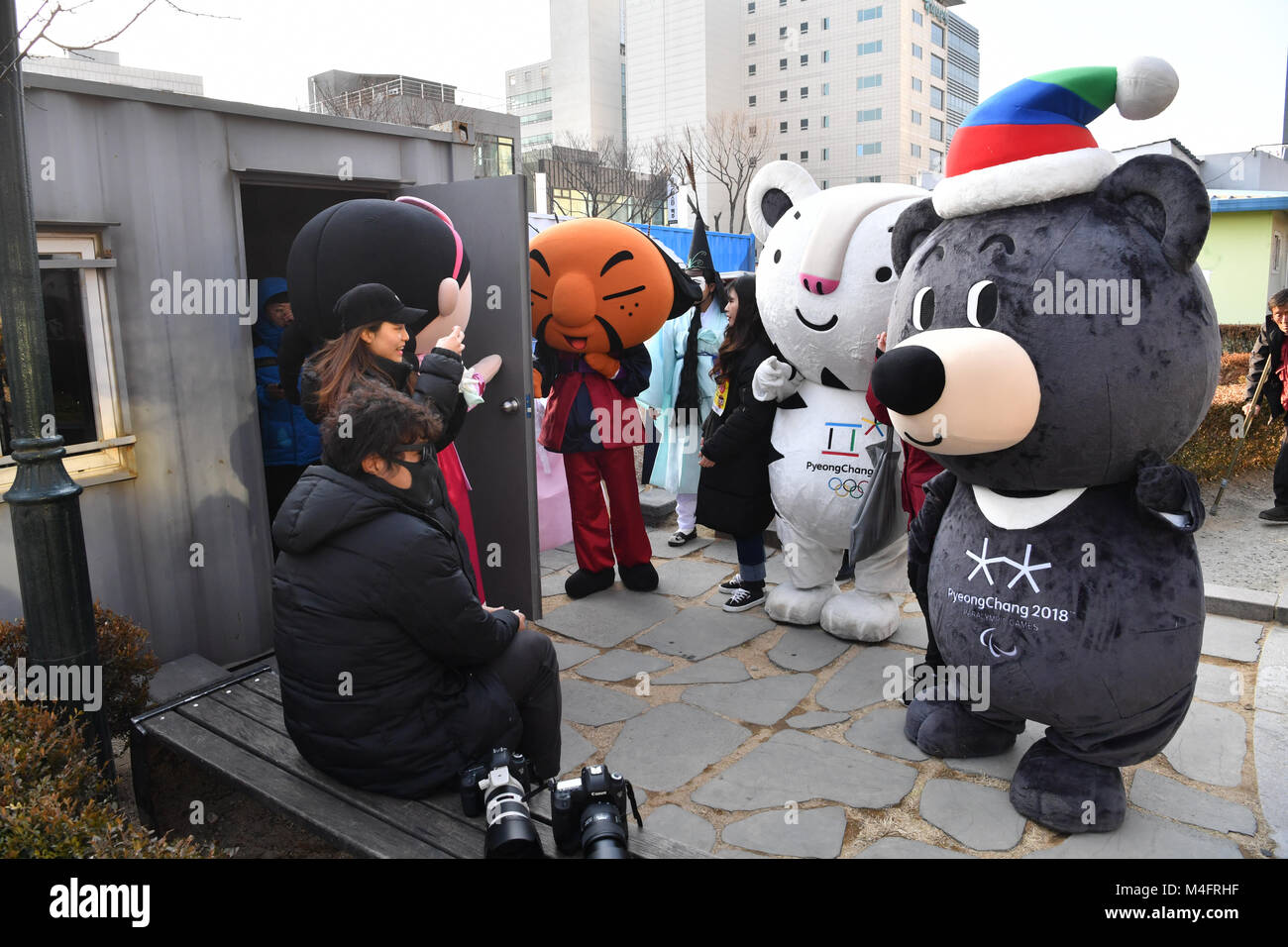 Gangneung, South Korea. 16th Feb, 2018. The olympic mascots Bandabi (R ...