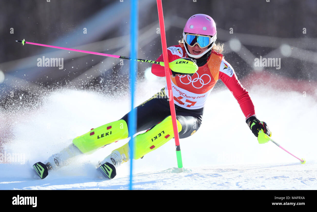 Yongpyong, South Korea. 16th Feb, 2018. Kim Vanreusel of Belgium in the 1st heat of the women's Slalom alpine skiing event during the Pyeongchang 2018 winter olympics in Yongpyong, South Korea, 16 February 2018. Credit: Michael Kappeler/dpa/Alamy Live News Stock Photo