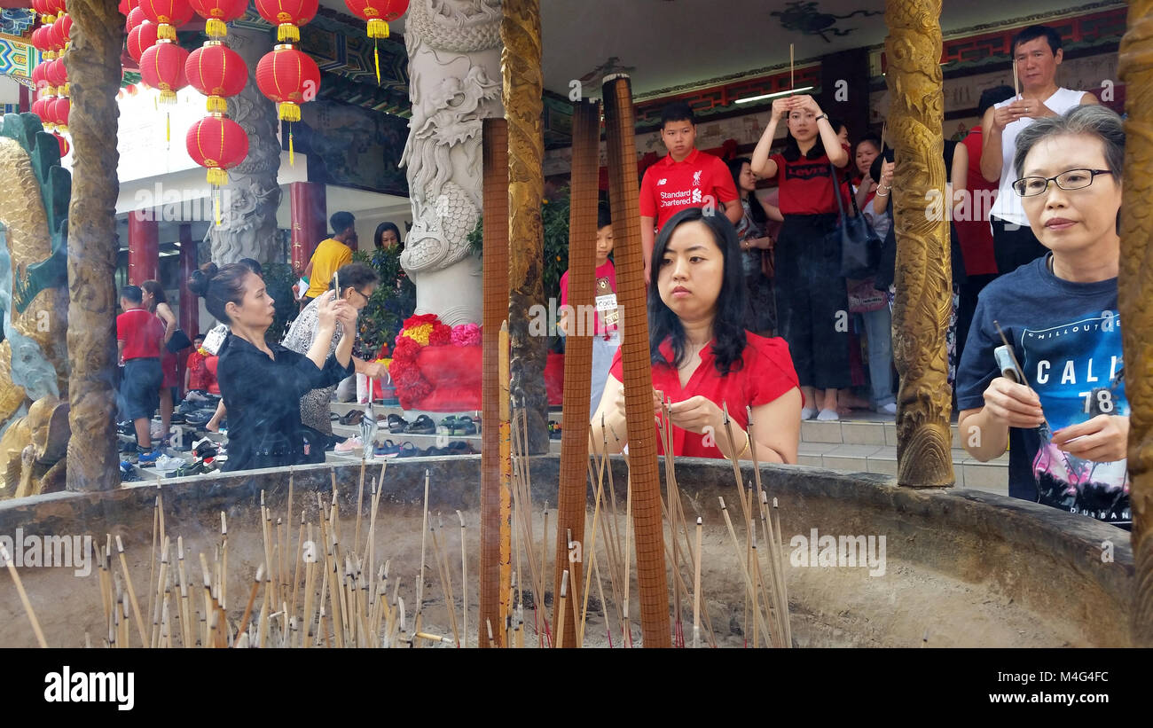 Kuala Lumpur, Malaysia - February 16, 2018: Women burn incense sticks and pray for good fortune during Chinese New Year Day in Thean Hou Temple. Credit: Nokuro/Alamy Live News Stock Photo