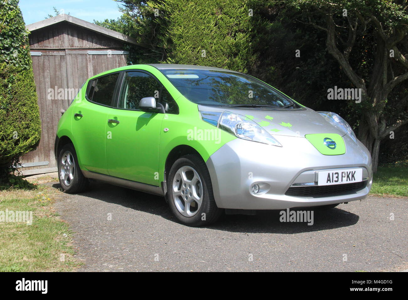 FRONT OFFSIDE VIEW OF NISSAN LEAF ELECTRIC CAR Stock Photo Alamy FRONT OFFSIDE VIEW OF NISSAN LEAF ELECTRIC CAR Stock Photo Alamy