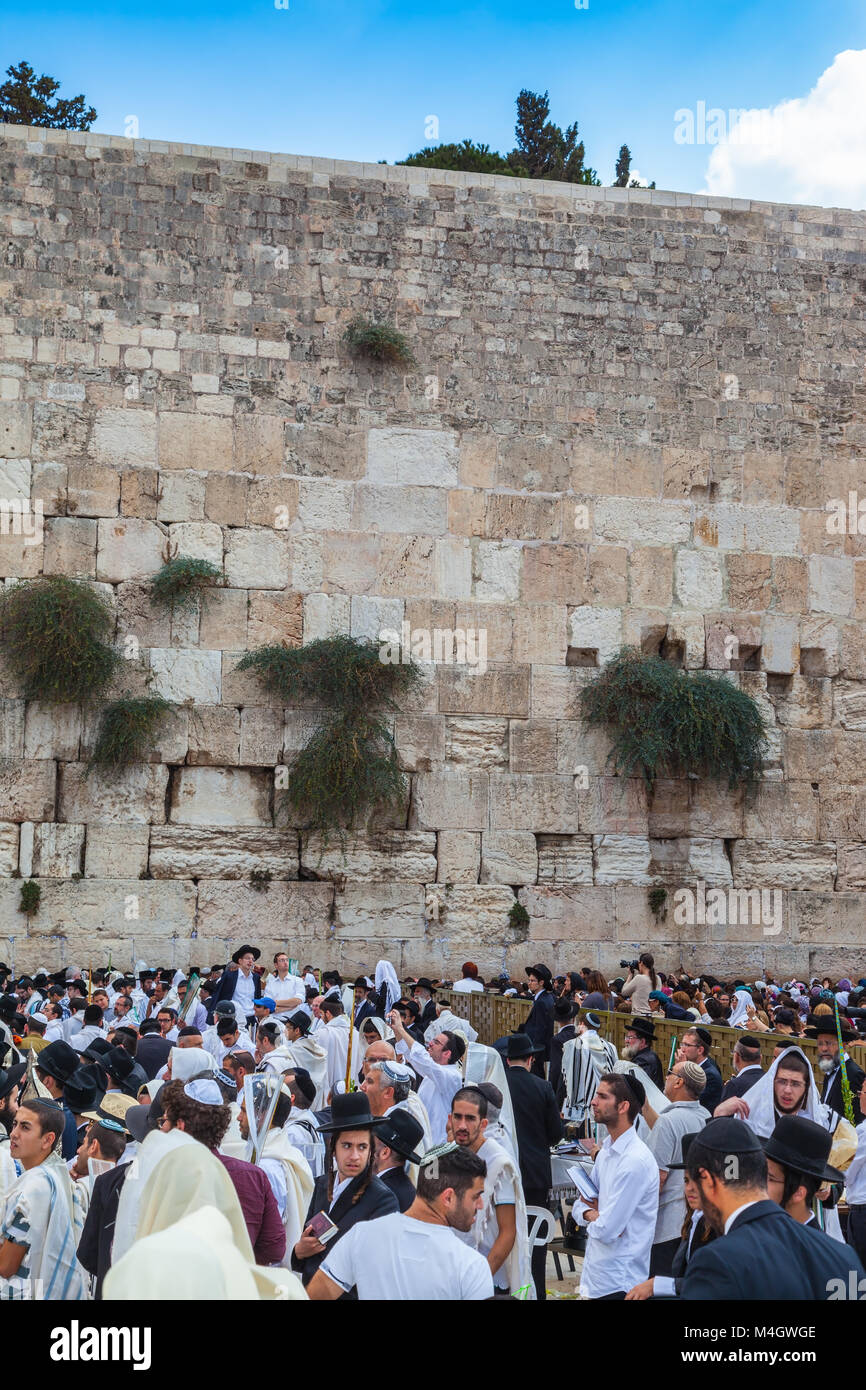 Jewish worshipers in white shawls Stock Photo