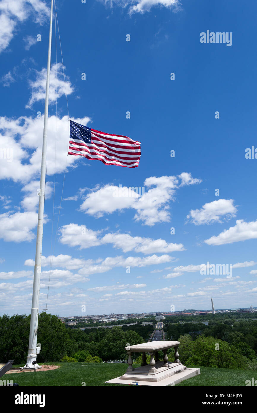 Arlington national cemetery flag hires stock photography and images