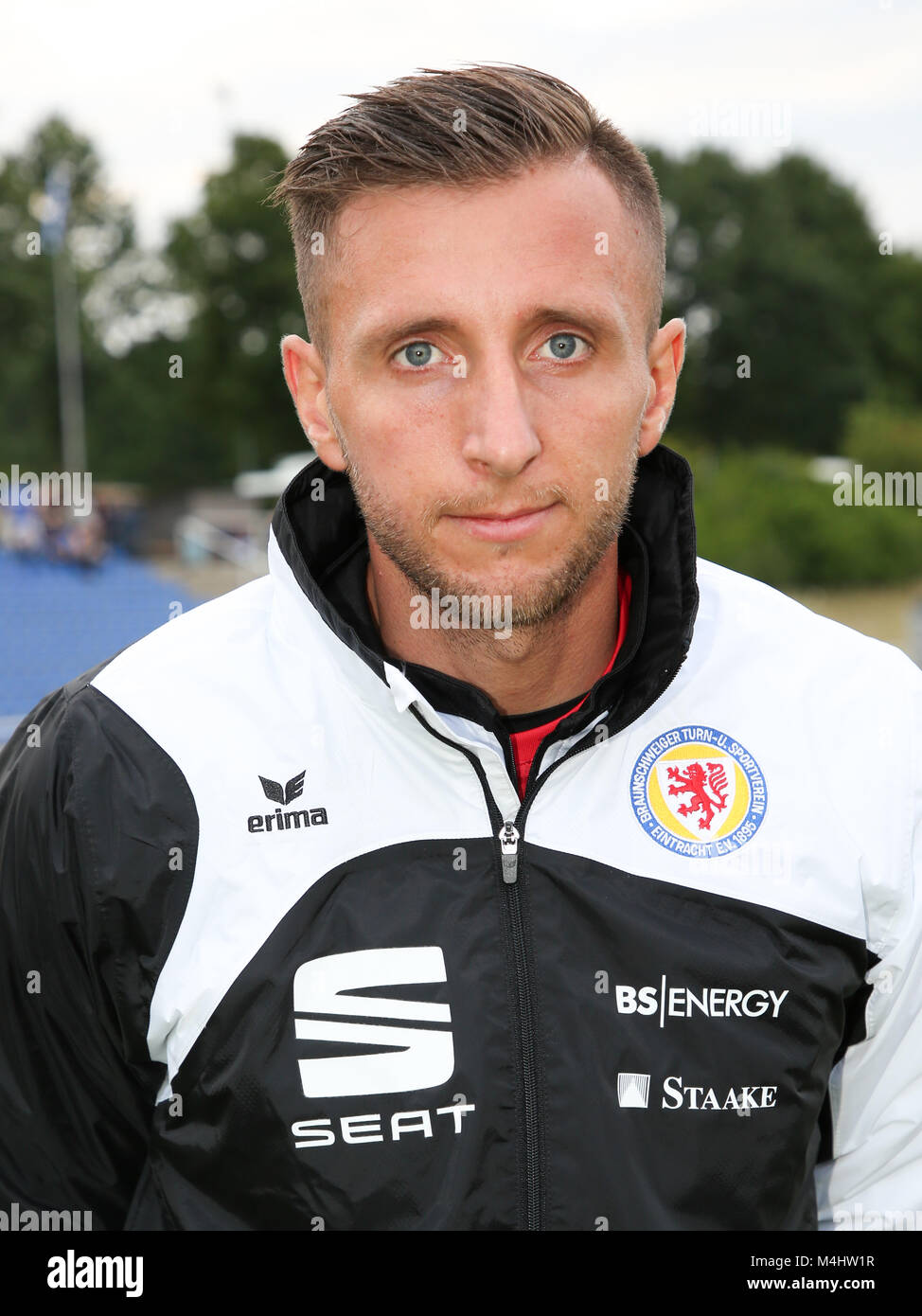 Goalkeeper Jasmin Fejzic Eintracht Braunschweig Stock Photo - Alamy