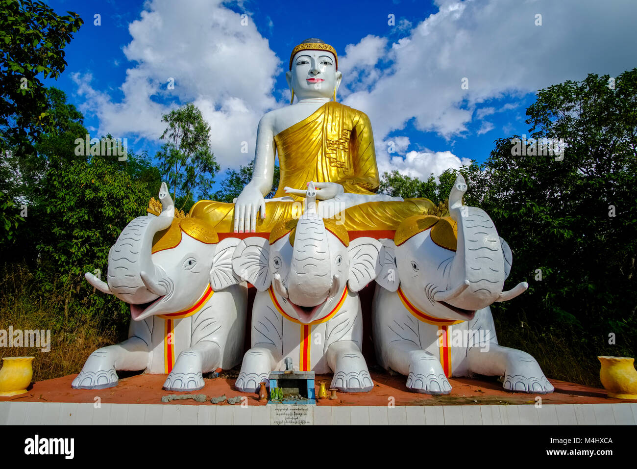White elephants hi-res stock photography and images - Alamy