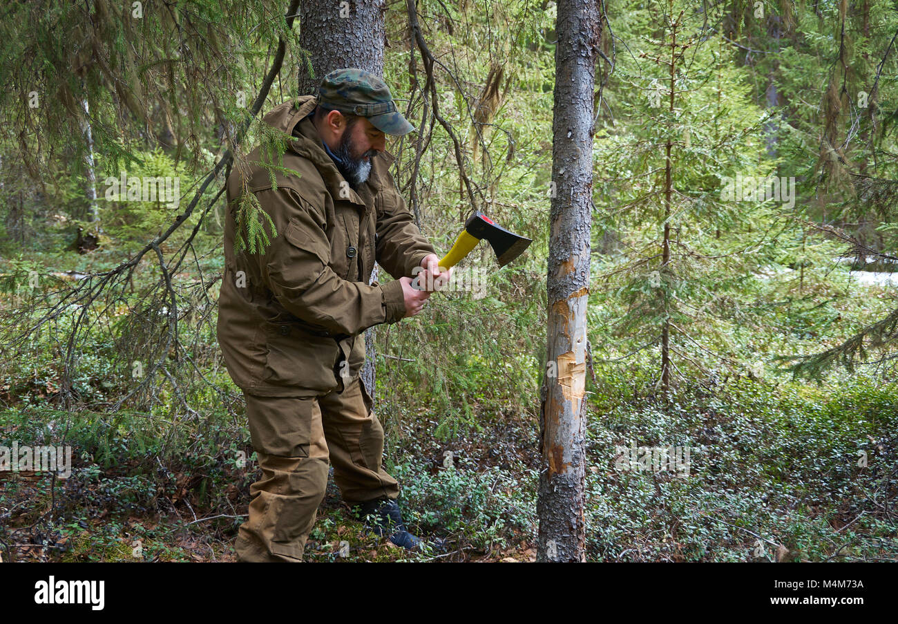 man chopping wood Stock Photo Alamy