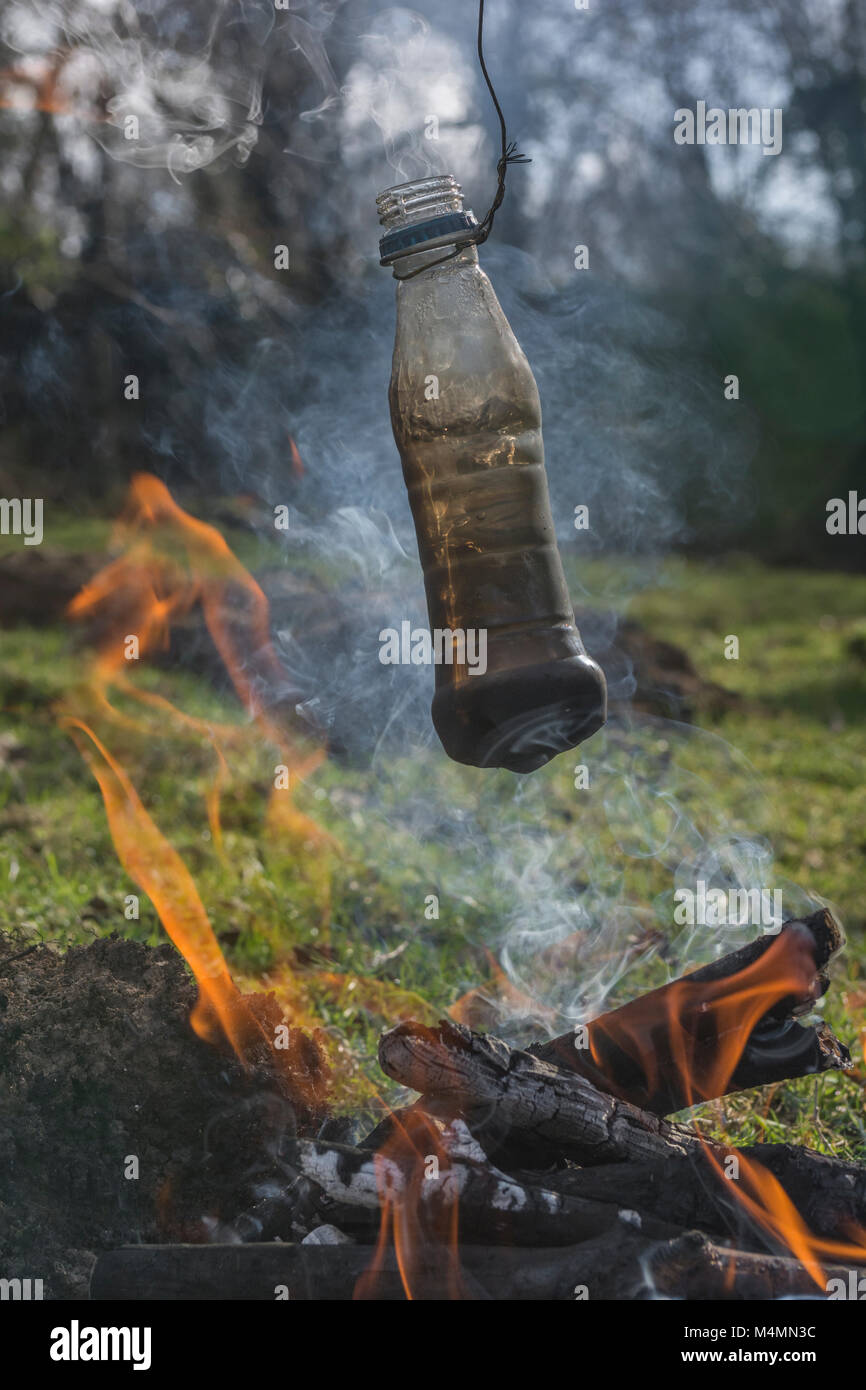 Survival skills / Überlebensfähigkeiten boiling dirty / foul water in