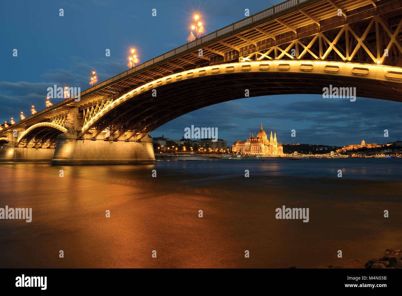 View margaret bridge sunset hi-res stock photography and images - Alamy