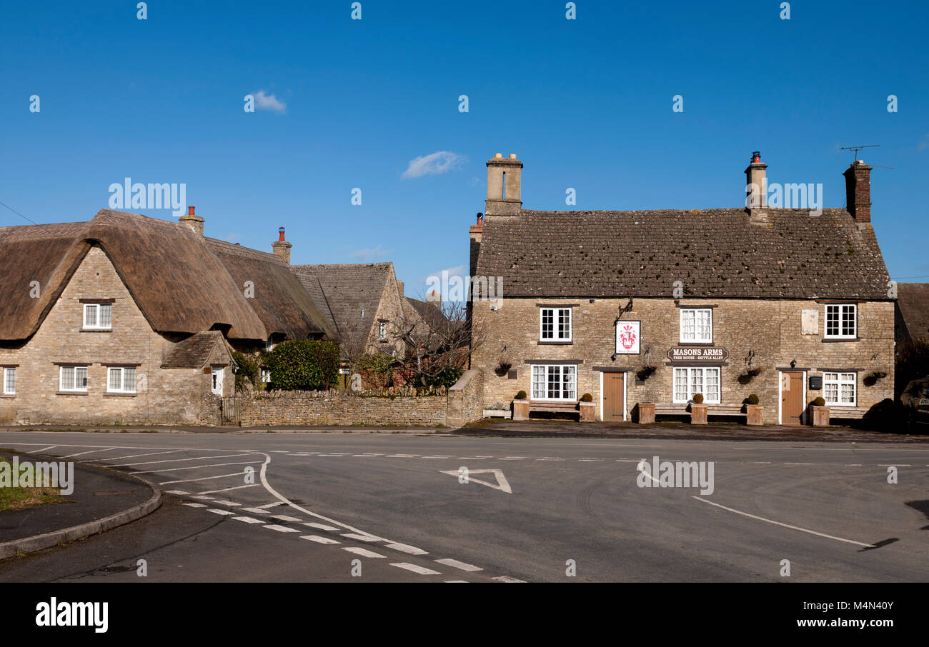 North Leigh village including the Masons Arms pub, Oxfordshire, England