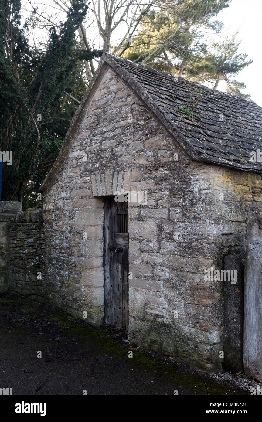 An old lock-up by St James Church, Stonesfield, Oxfordshire, England, UK Stock Photo