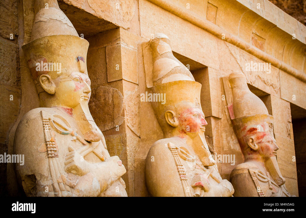 Statues at the temple of Hatshepsut, Egypt Stock Photo Alamy
