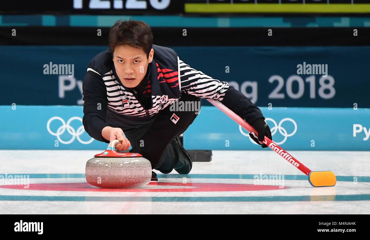 Pyeongchang, South Korea. 17th Feb, 2018. ChangMin Kim (KOR, skip). Mens curling. Gangneung curling centre. Pyeongchang2018 winter Olympics. Gangneung. Republic of Korea. 17/02/2018. Credit: Sport In Pictures/Alamy Live News Stock Photo