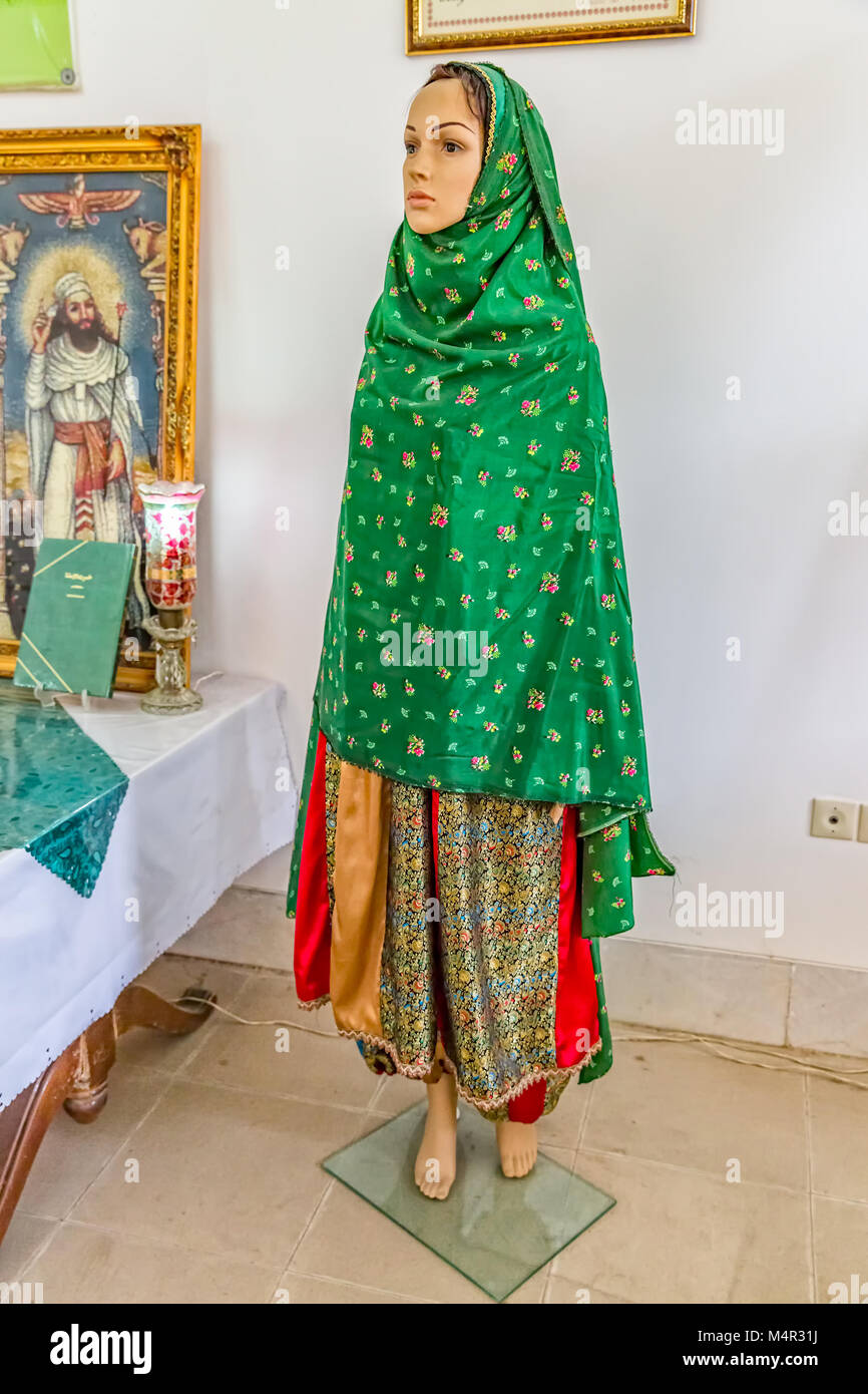 Zoroastrian woman clothing Stock Photo Alamy