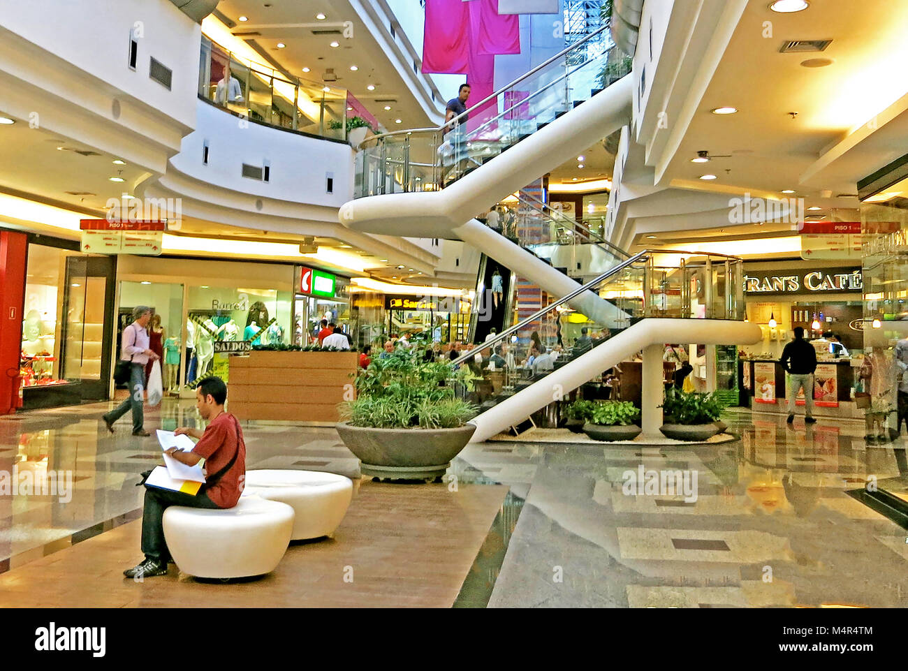 Shopping mall greenery hi-res stock photography and images - Alamy
