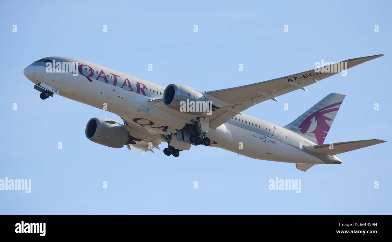 Qatar Airways Boeing 787 Dreamliner A7-BCH departing London-Heathrow Airport LHR Stock Photo