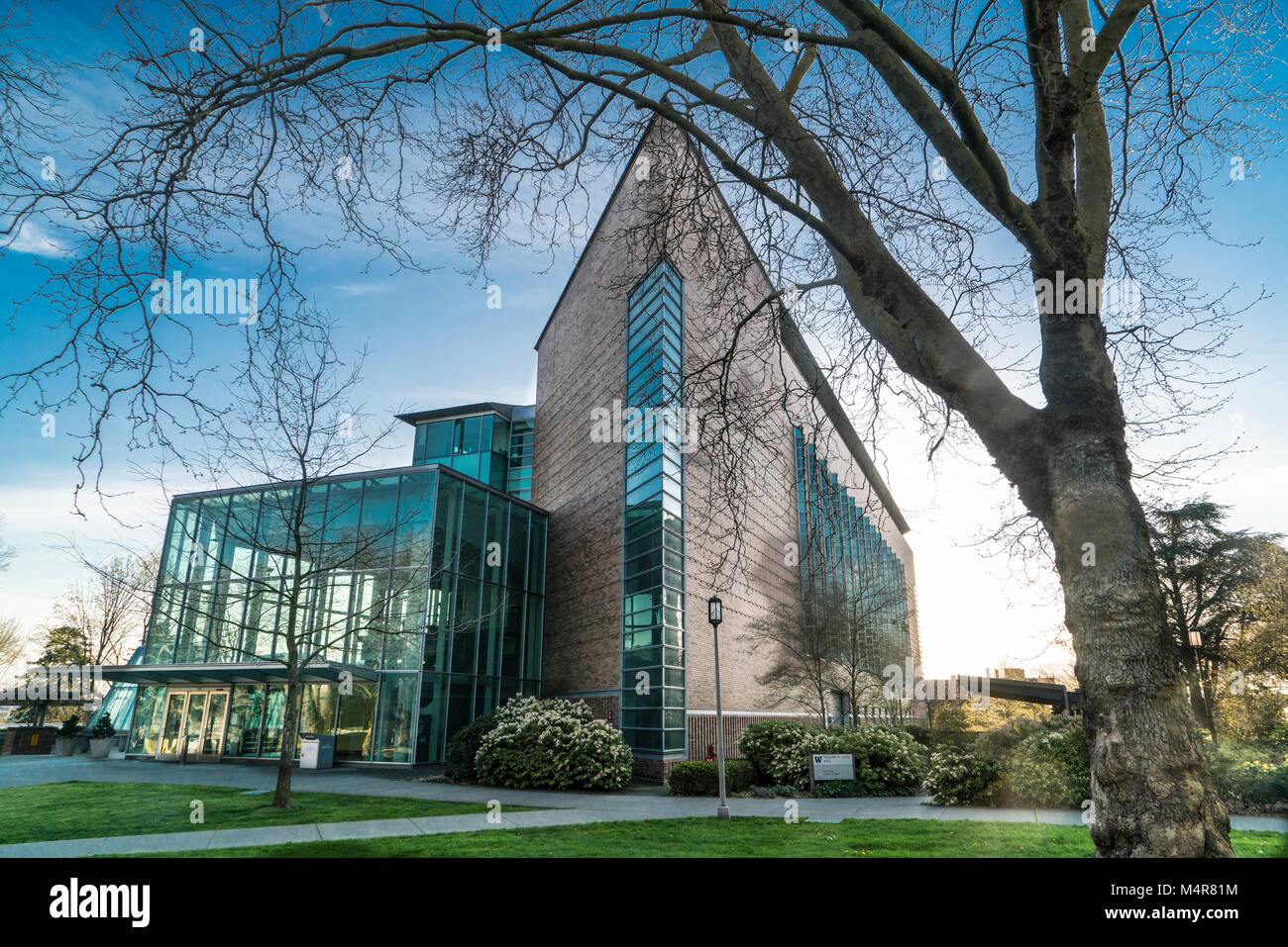 United States, Washington, Seattle, William H Gates Hall on the University of Washington campus.  It is named for William Gates Sr. who was a 1950 alu Stock Photo