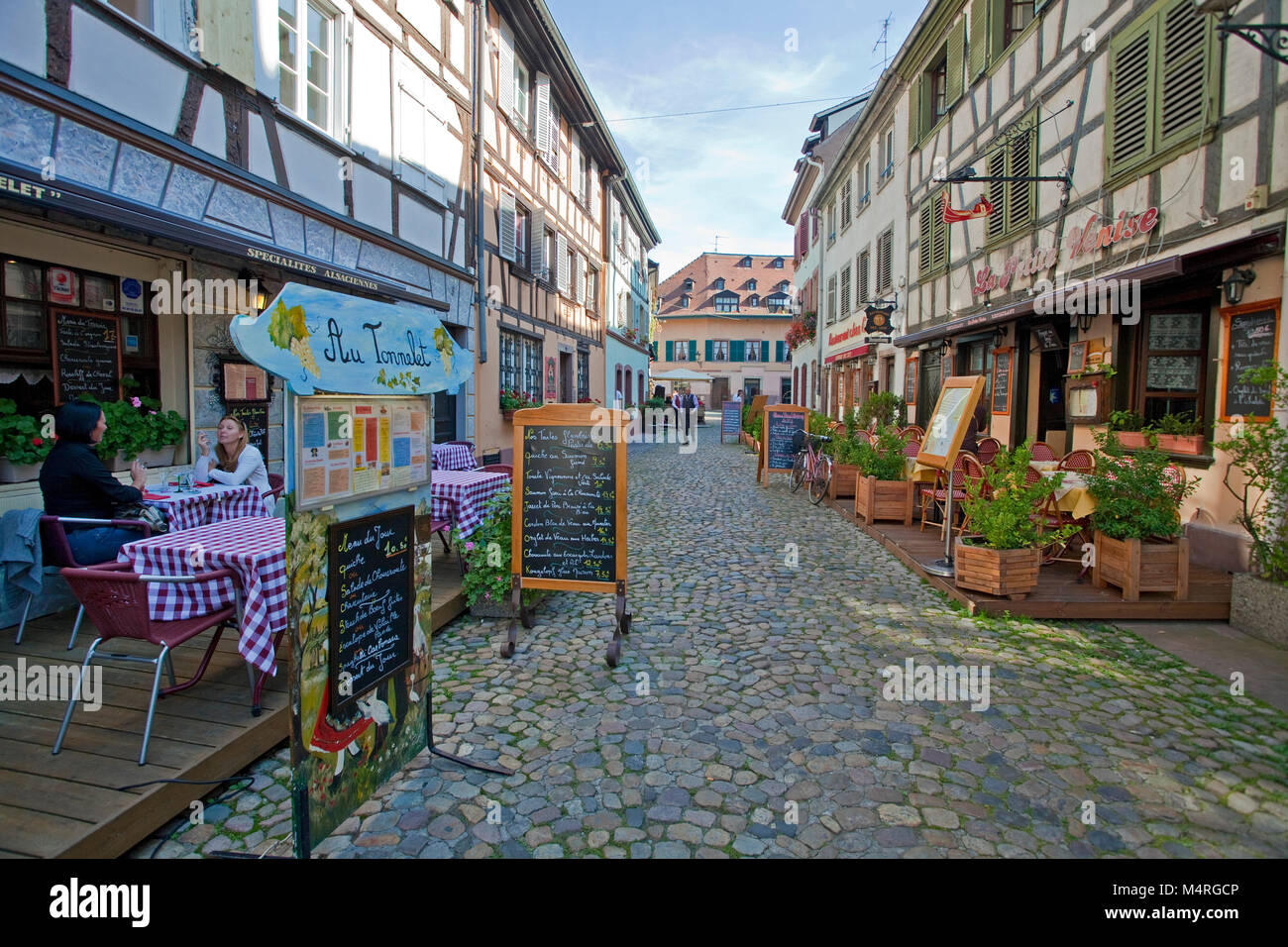 Restaurants, Au Tonnelet, and La Petite Venise, Rue de Moulin, La Petite France, Strasbourg, Alsace, Bas-Rhin, France, Europe Stock Photo