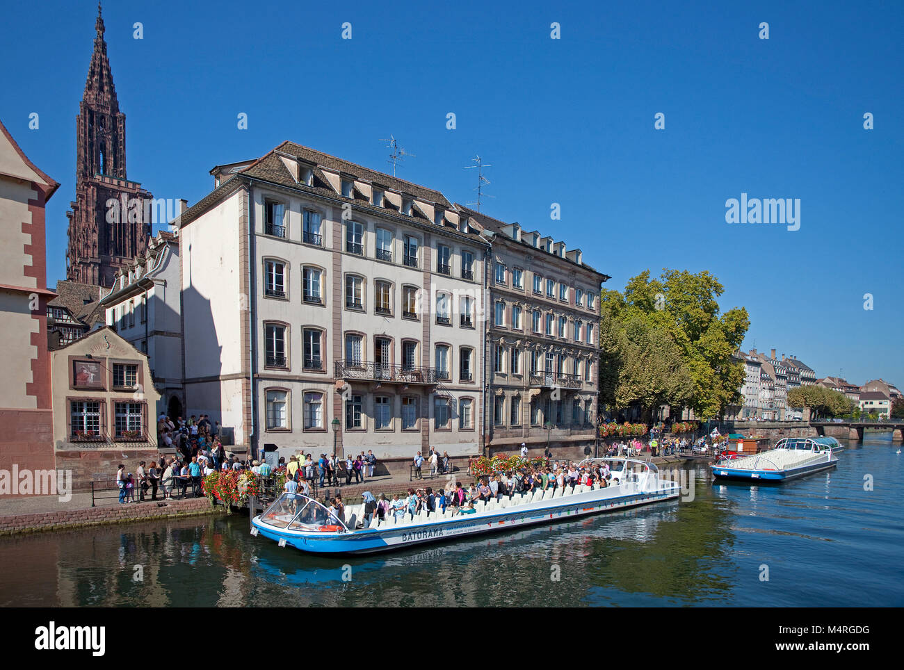 Start point for boat trips on Ill iver, view on the cathedral of Strasbourg, Alsace, Bas-Rhin, France, Europe Stock Photo