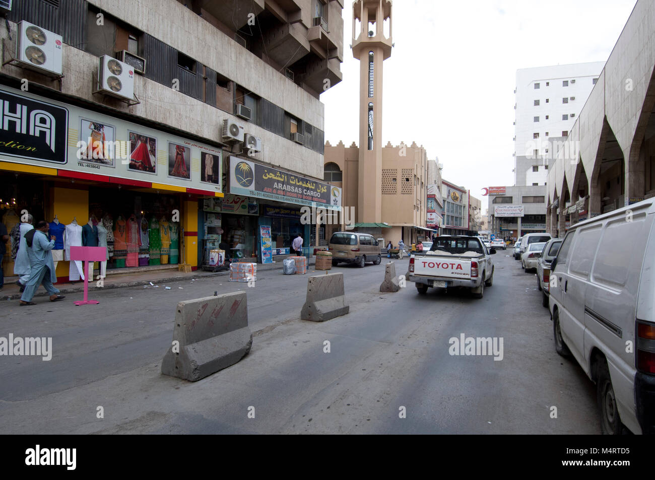 Shops and Shoppers in Old Batha,Riyadh City Saudi Arabia, 01.12.2016  Stock Photo - Alamy