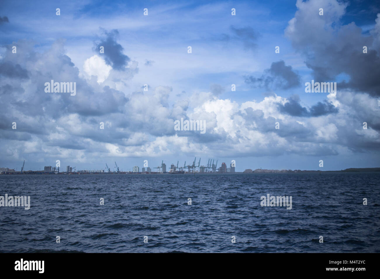 Port of miami sign hi-res stock photography and images - Alamy