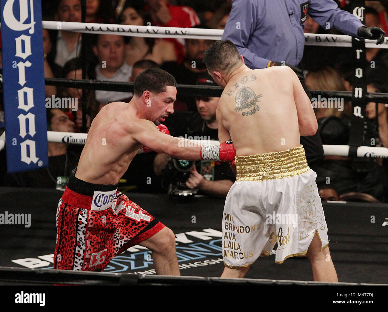 Las Vegas, Nevada, USA. 18th Feb, 2018. Welterweight boxers Danny