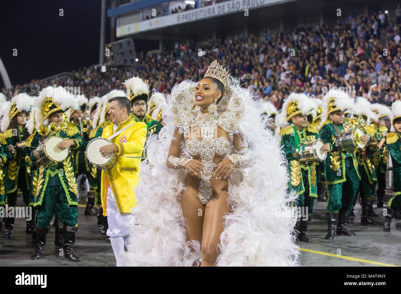 Brazil carnival drum hi-res stock photography and images - Page 2