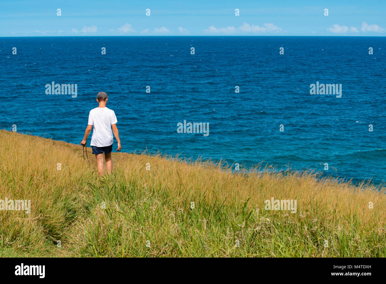 Old man walking away hi-res stock photography and images - Alamy