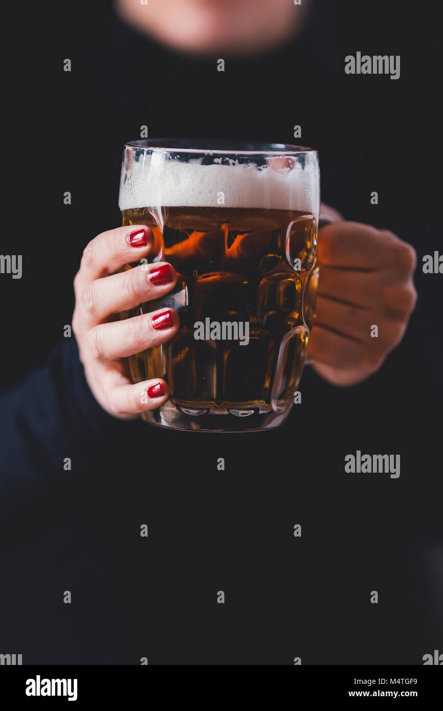 Hand holding glass beer hi-res stock photography and images - Alamy