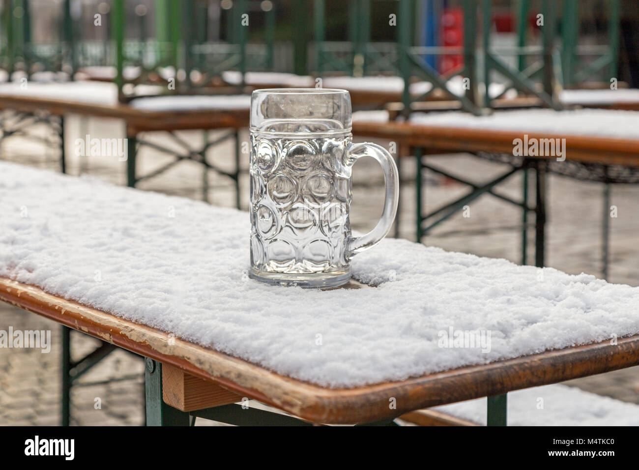 Forgotten beer mug in the snow on Viktualienmarkt in Munich Stock Photo
