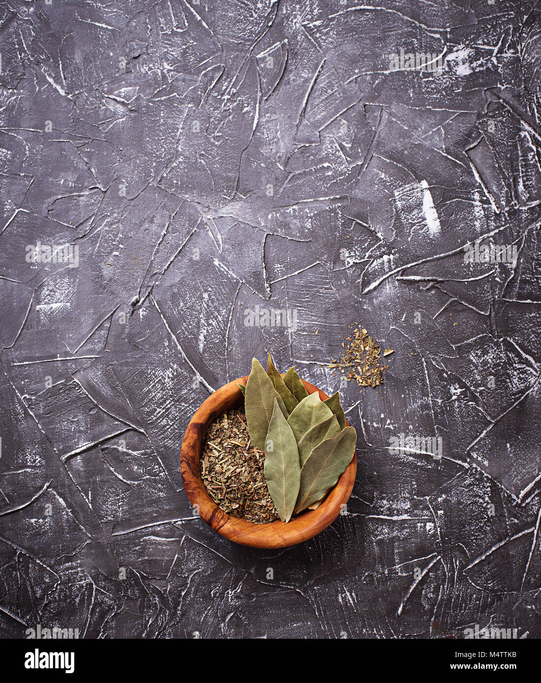 Fresh, ground and dried bay leaf Stock Photo Alamy