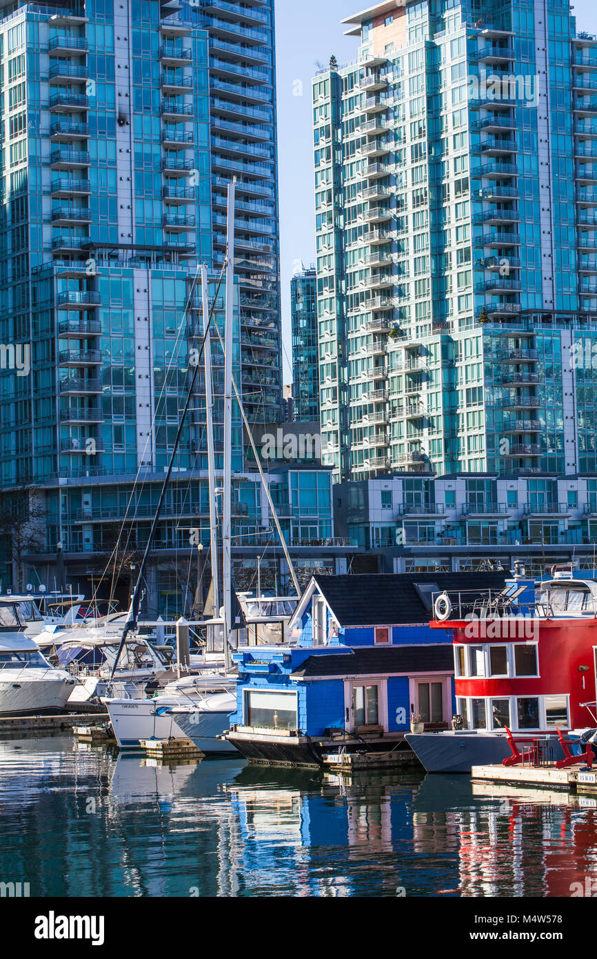 Floating homes in the Coal Harbour marina in the West End district of Vancouver Stock Photo Alamy